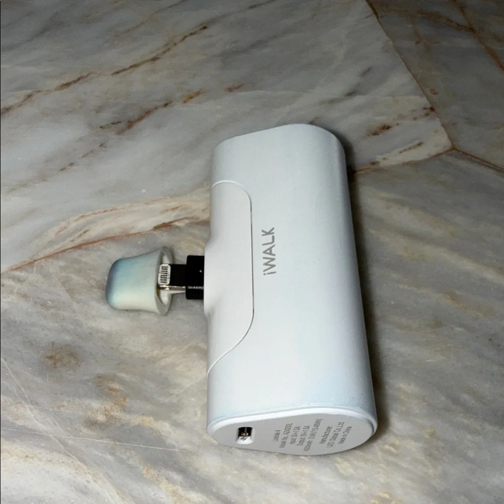 iWALK LinkMe 4 Portable Power Bank 4500mAh White Lightning Connector AZ4300L